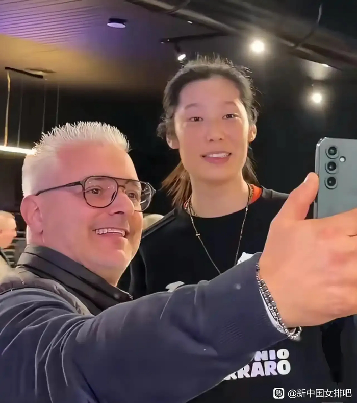 乐鱼官网-续约科内！朱婷用顶薪打服黑子：31岁无休扛队，这才是女排真传奇|中国女排|科内利亚诺|精神|意甲|世锦赛_新浪体育_新浪新闻